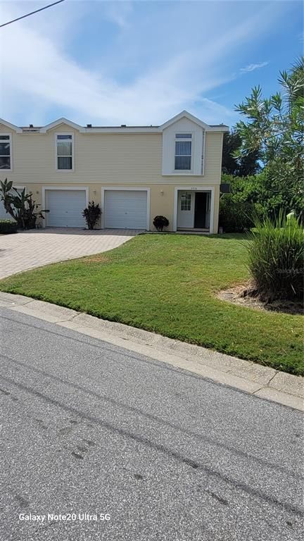 Attached, Exterior, Facade, Ranch