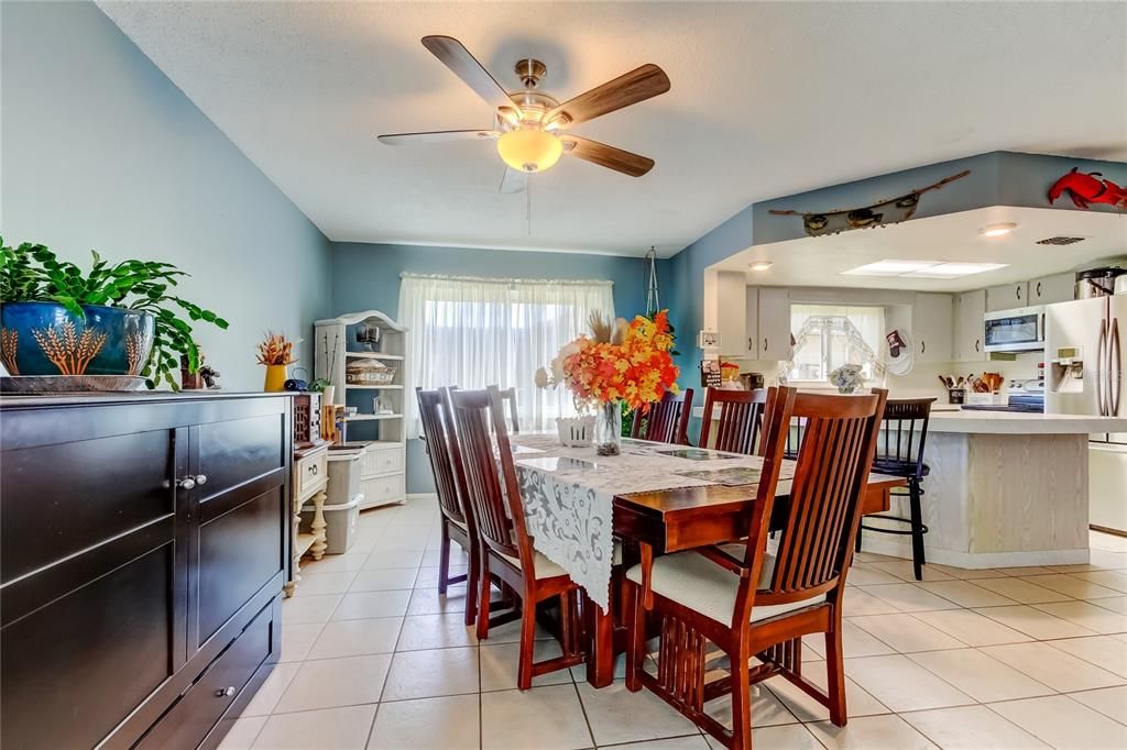 Dining room, Interior, Kitchen, Recessed Lighting