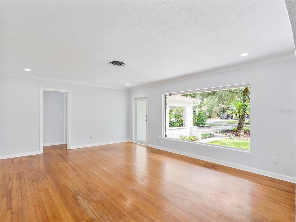 Empty room, Interior, Recessed Lighting, Wood Texture Flooring
