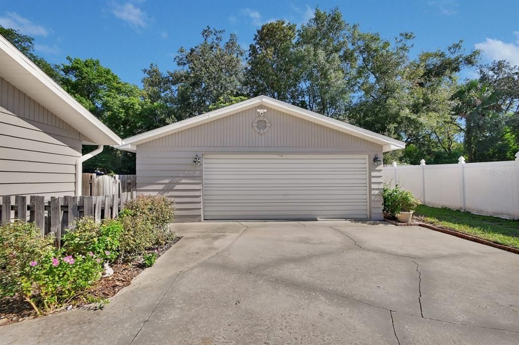 Detached Garage, Exterior