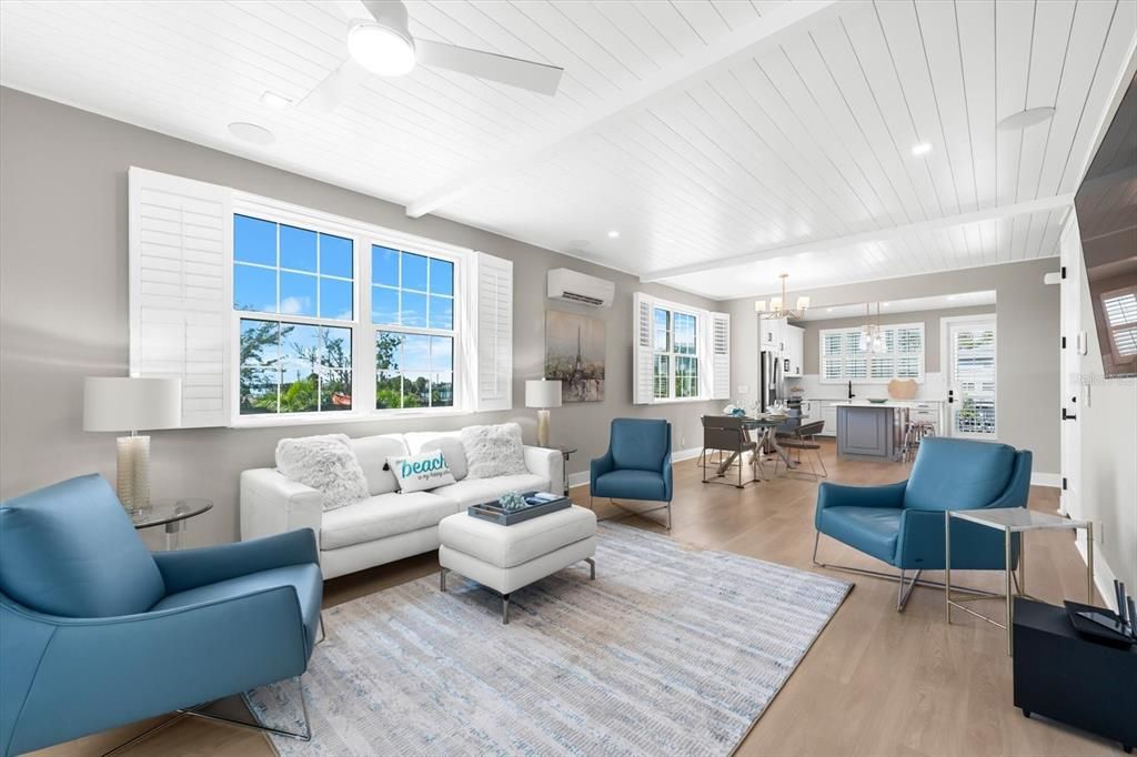 Chandelier, Dining room, Interior, Living room, Pendant Lights, Recessed Lighting, Wood Texture Flooring