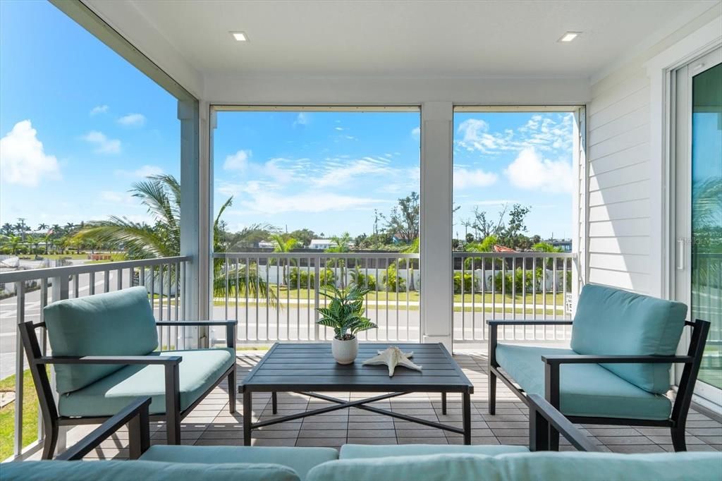 Interior, Living room, Recessed Lighting, Sun Room, Wood Texture Flooring