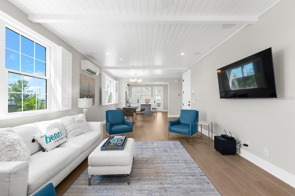 Chandelier, Dining room, Interior, Living room, Pendant Lights, Recessed Lighting, Wood Texture Flooring