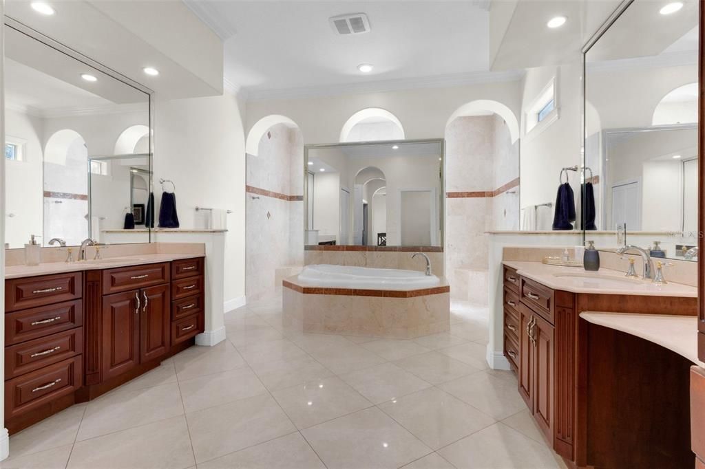 Bathroom, Dual Sink Vanities, Interior, Recessed Lighting