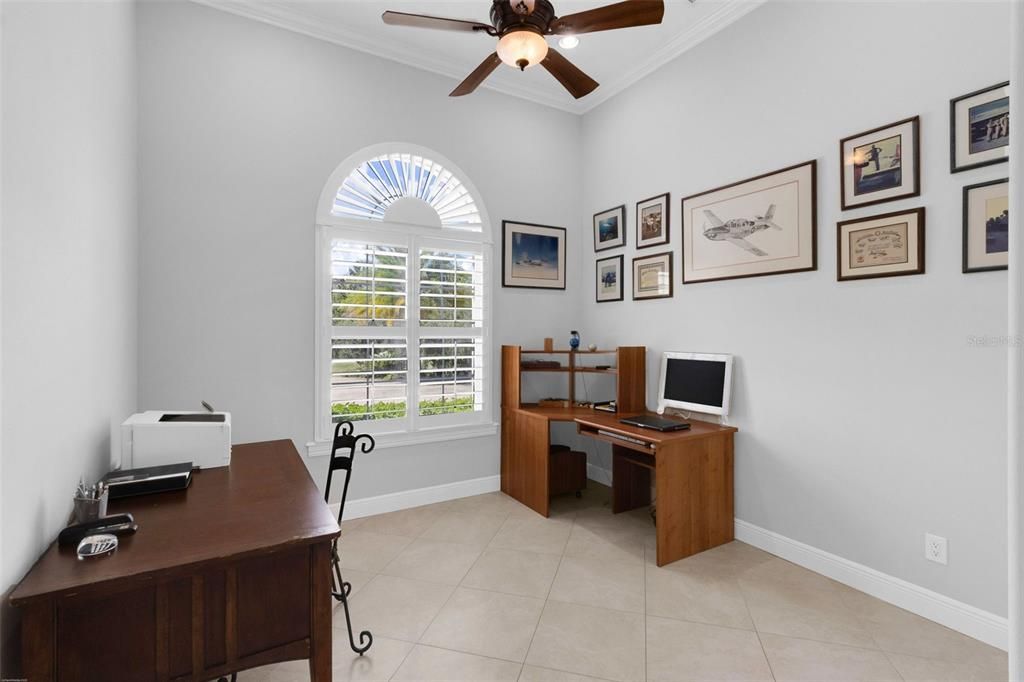 Home Office, Interior