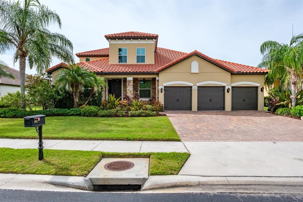 Attached, Exterior, Facade, Mediterranean