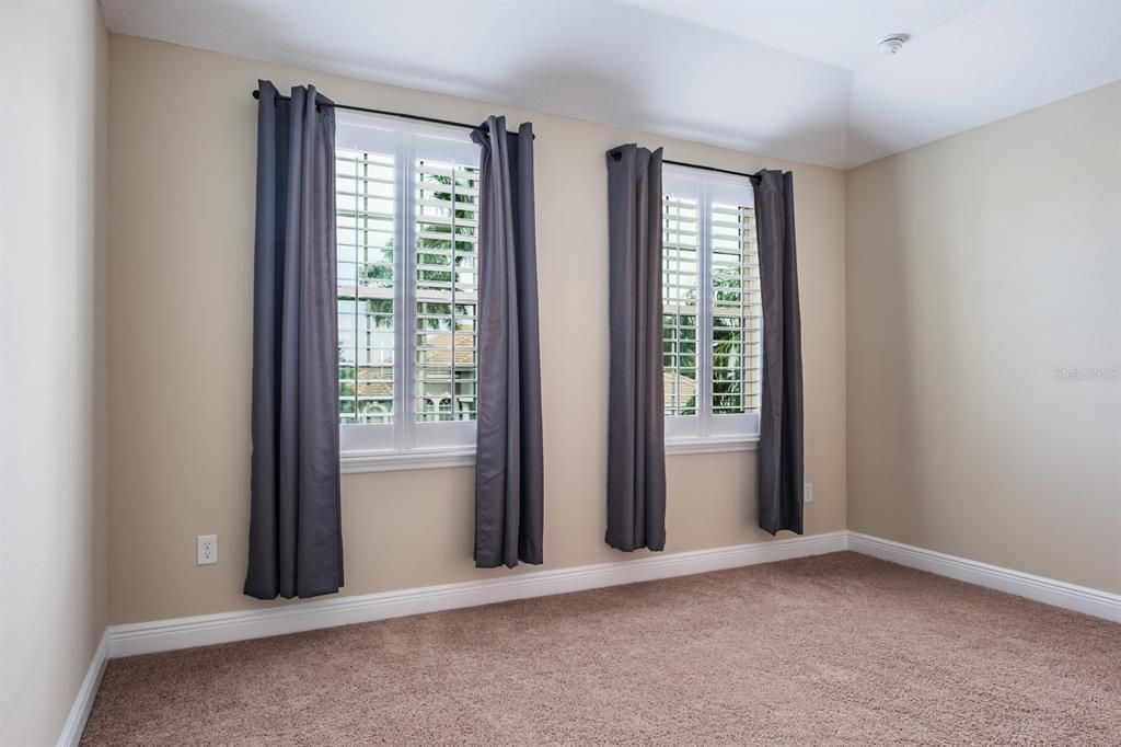 Empty room, Interior