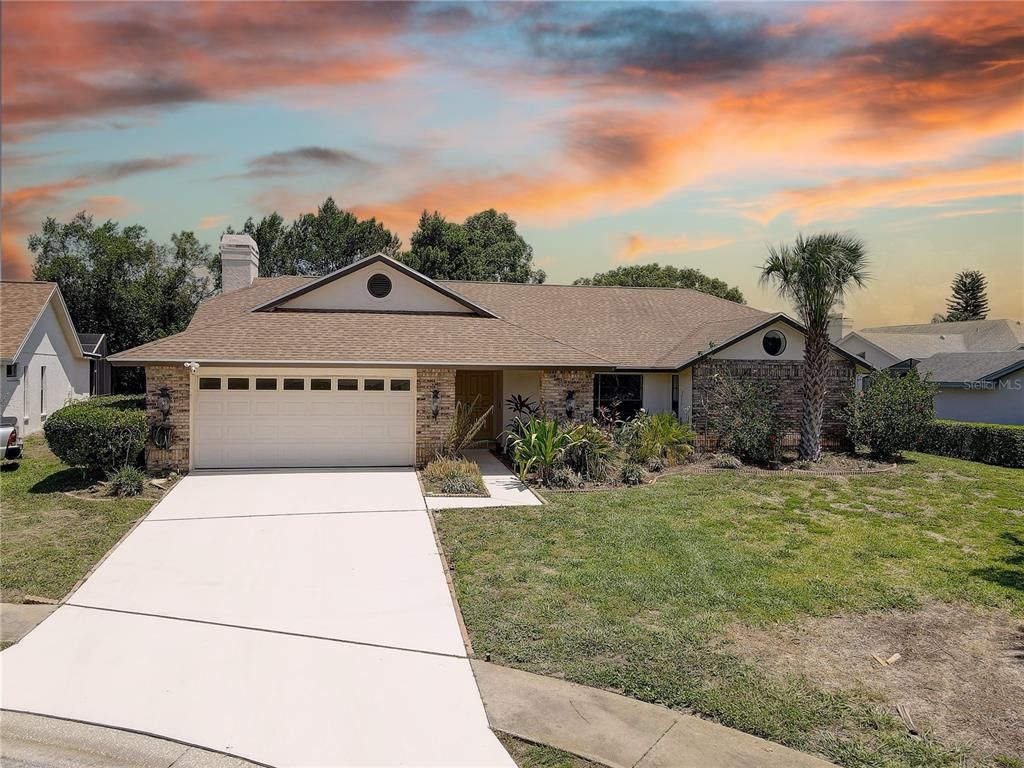 Attached, Exterior, Facade, Ranch