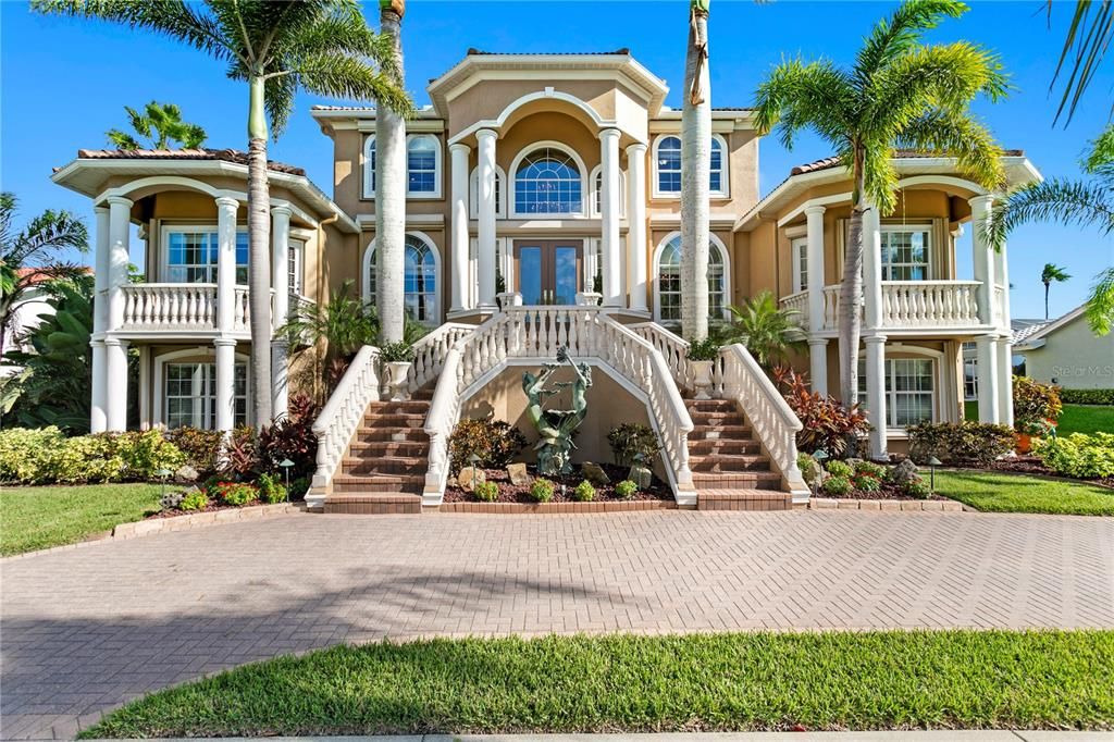 Exterior, Facade, Mediterranean