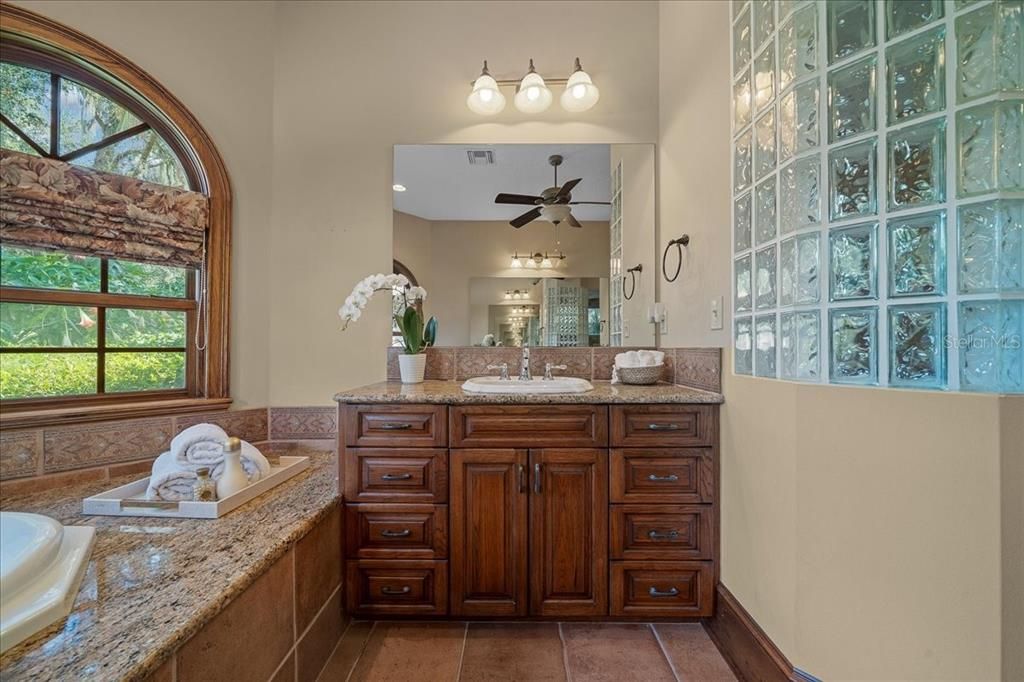 Bathroom, Interior, Recessed Lighting