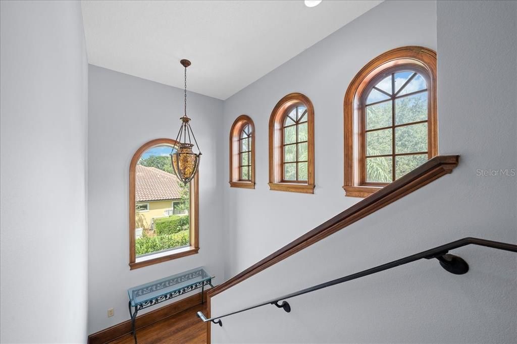Interior, Pendant Lights, Recessed Lighting, Wood Texture Flooring