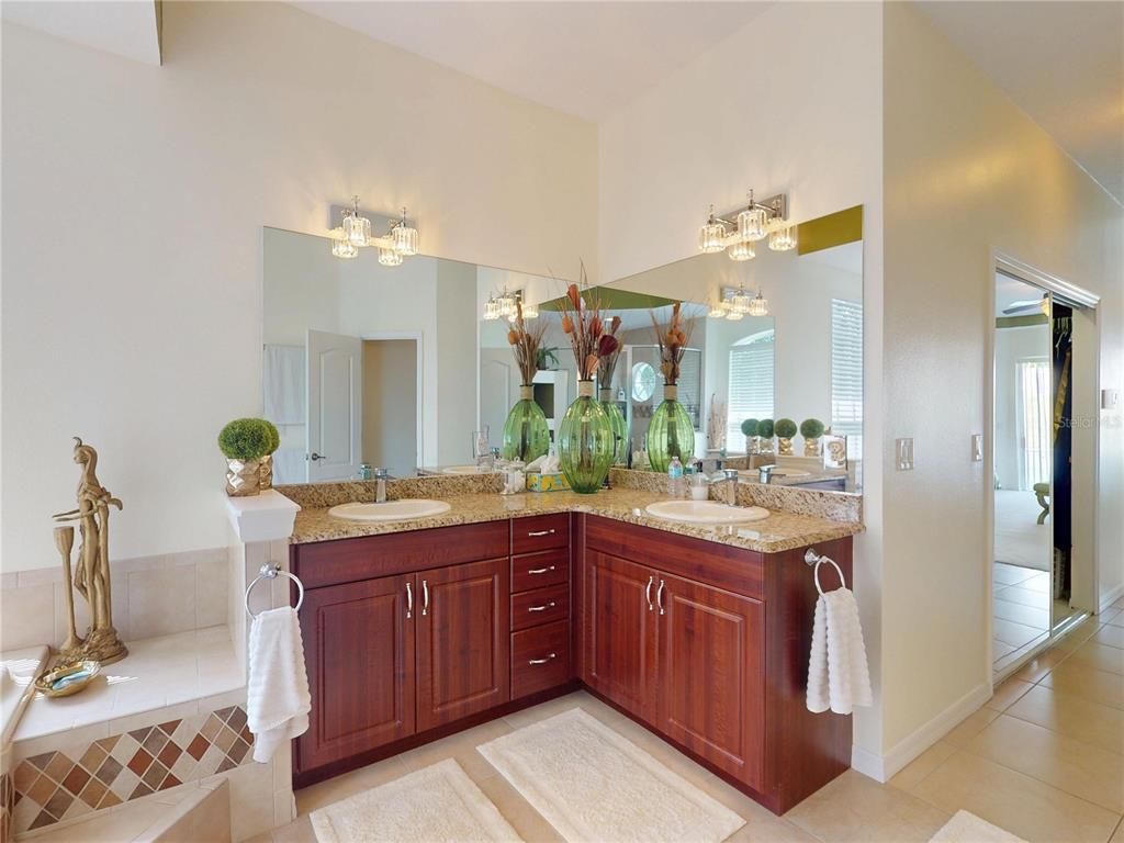 Bathroom, Dual Sink Vanities, Interior