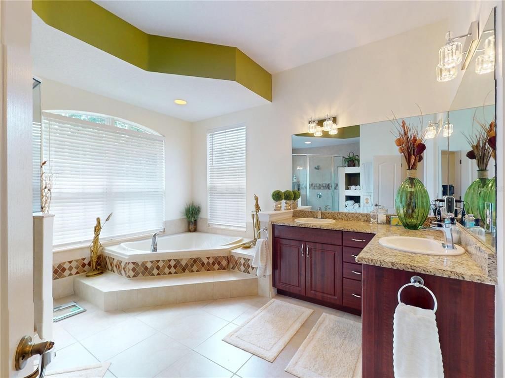 Bathroom, Dual Sink Vanities, Interior, Recessed Lighting