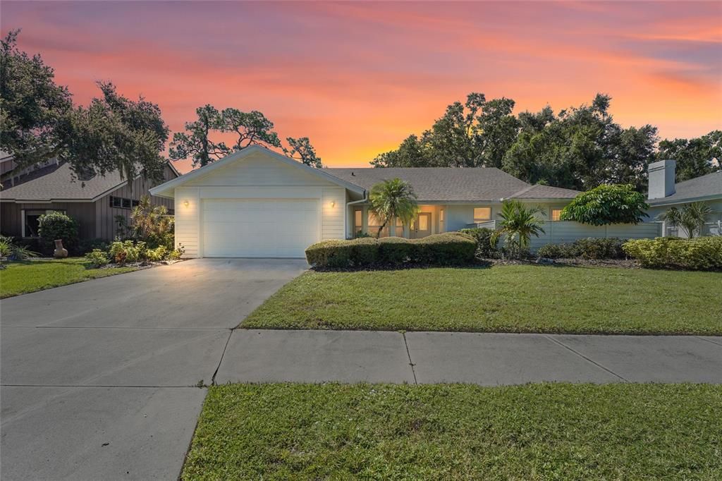 Attached, Exterior, Facade, Ranch