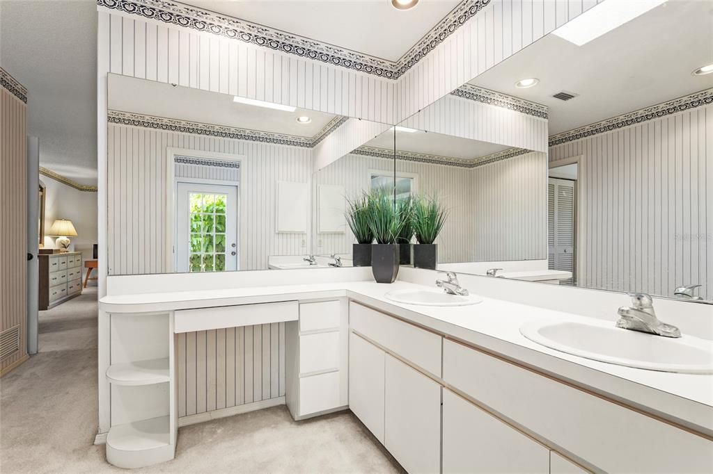 Bathroom, Dual Sink Vanities, Interior, Recessed Lighting