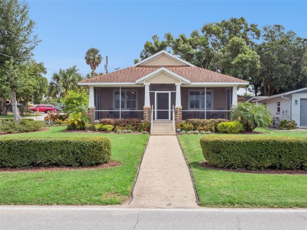 Exterior, Facade, Ranch