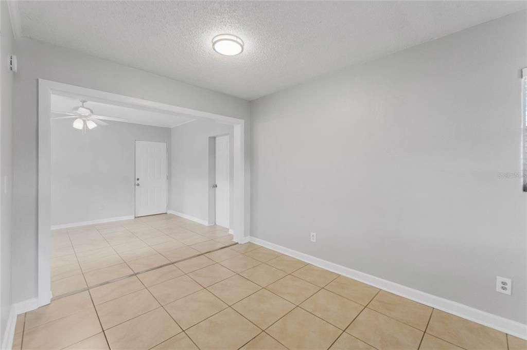 Empty room, Interior