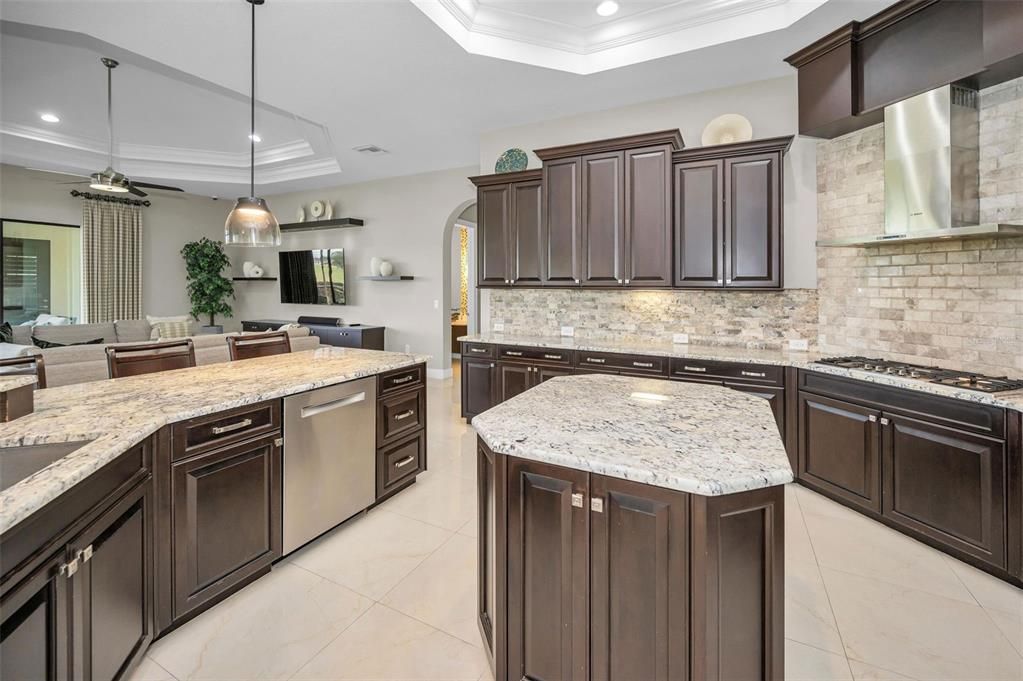 Dining room, Interior, Kitchen, Pendant Lights, Recessed Lighting, Stainless Steel Appliances