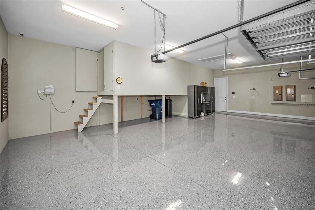 Garage, Interior