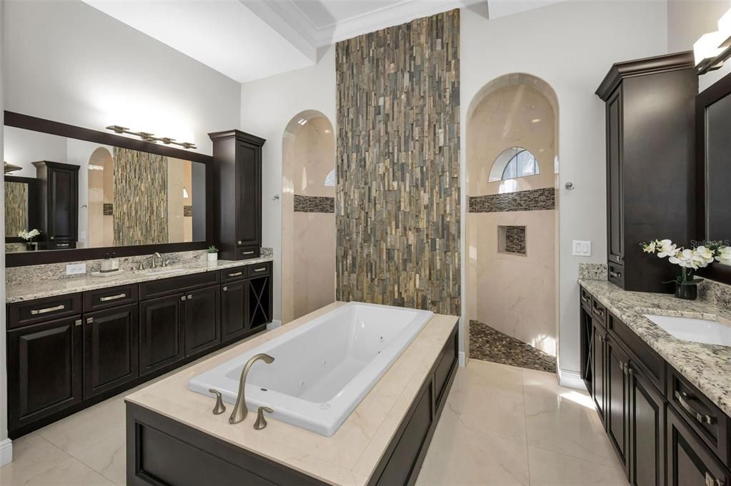 Bathroom, Dual Sink Vanities, Interior