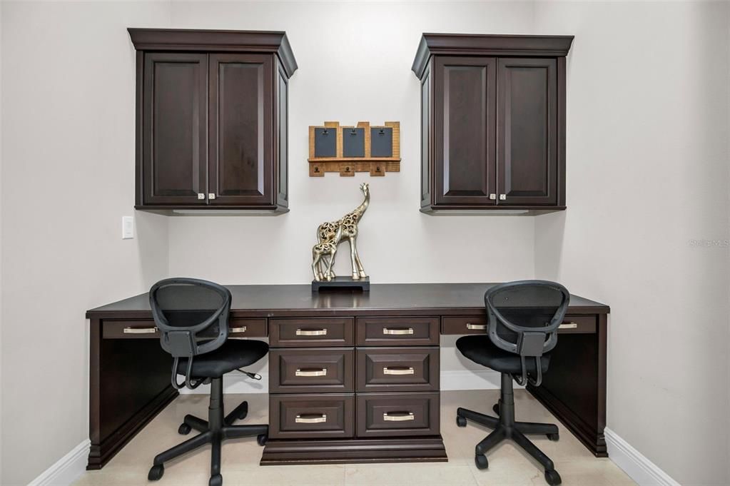 Home Office, Interior