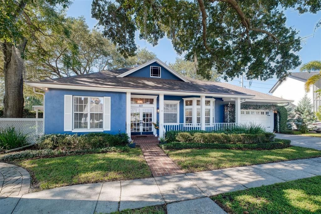 Attached, Exterior, Facade, Ranch