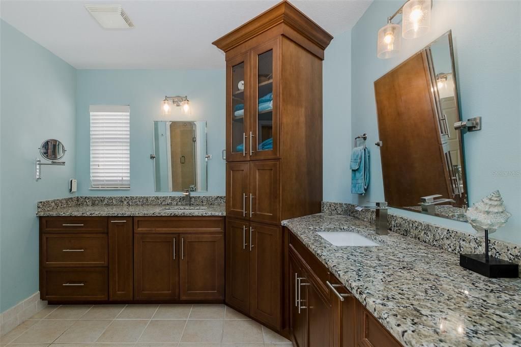 Bathroom, Dual Sink Vanities, Interior