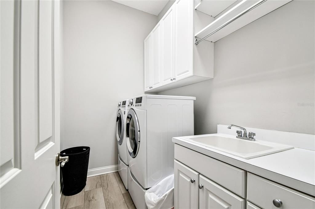 Interior, Washer, Wood Texture Flooring
