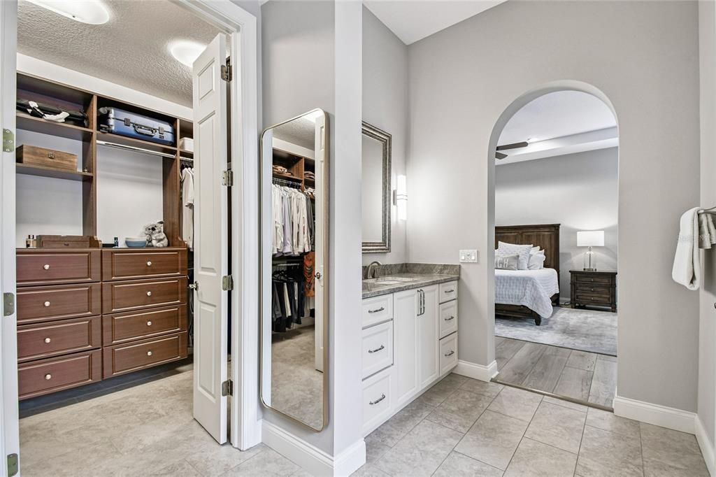 Bathroom, Bedroom, Interior, Walk-in Closets, Wood Texture Flooring