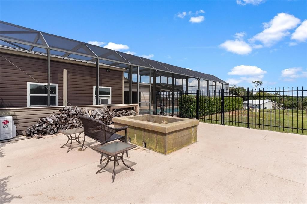 Exterior, Hot Tub