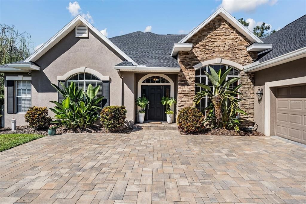 Attached, Exterior, Facade, Brick Traditional