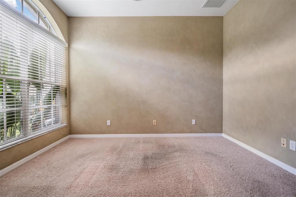 Empty room, Interior