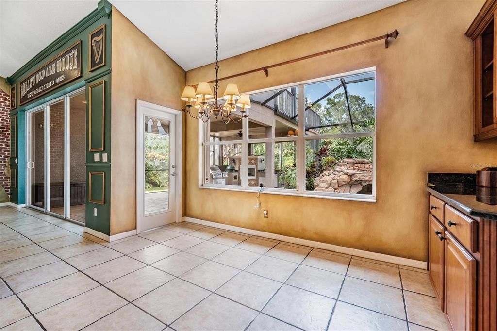 Chandelier, Empty room, Interior, Sun Room