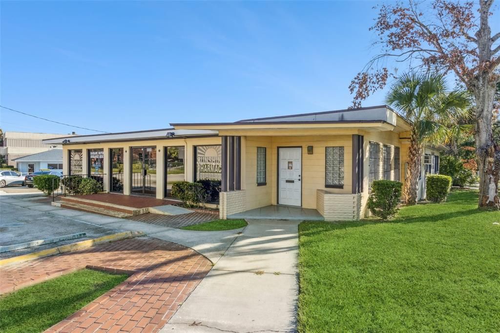 Backyard, Exterior, Facade, Ranch