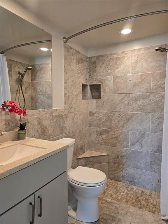 Bathroom, Interior, Recessed Lighting, Stone Walls