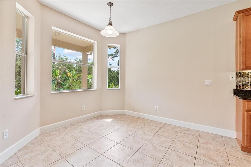 Empty room, Interior, Pendant Lights
