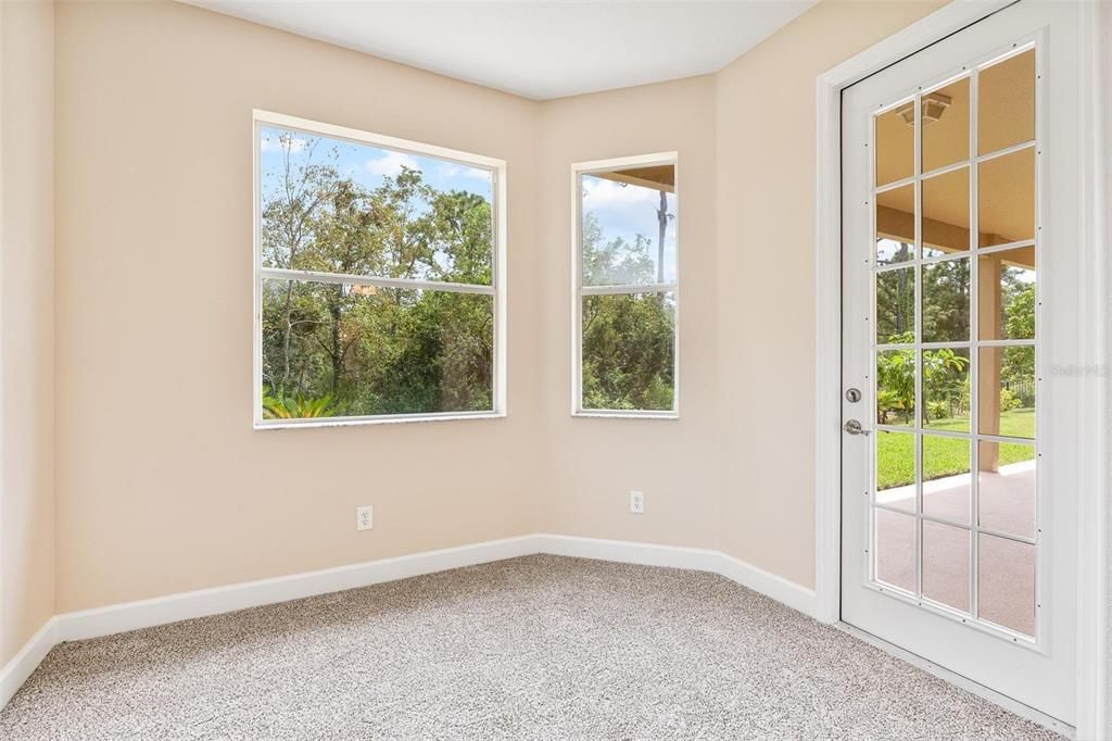 Empty room, Interior