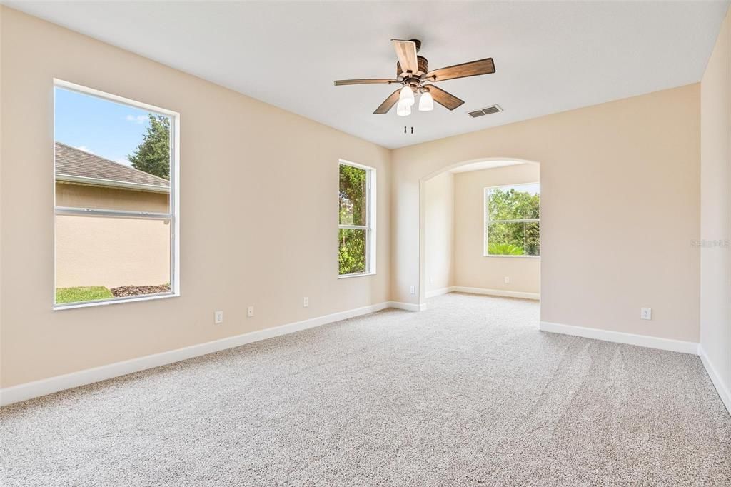 Empty room, Interior