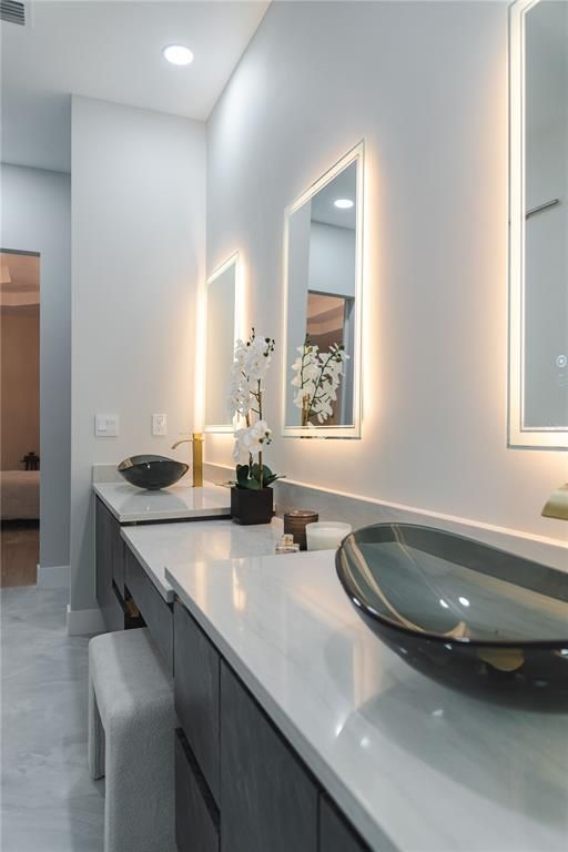 Bathroom, Dual Sink Vanities, Interior, Recessed Lighting