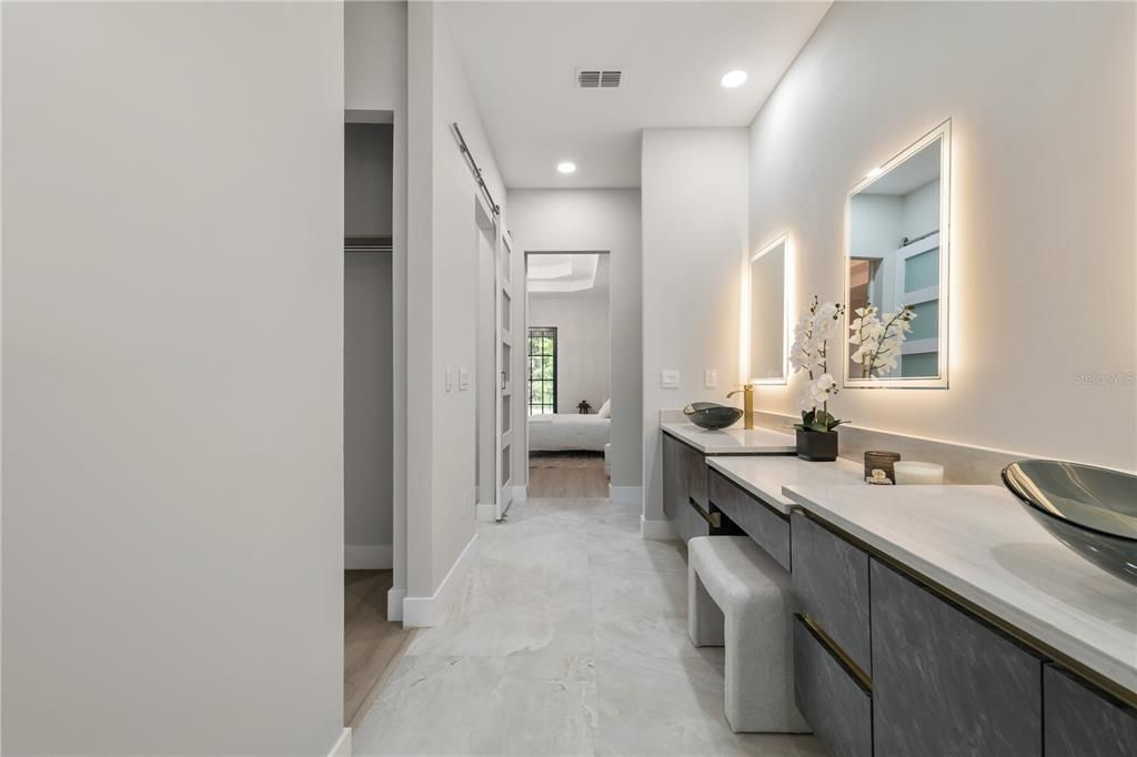 Bathroom, Dual Sink Vanities, Interior, Recessed Lighting