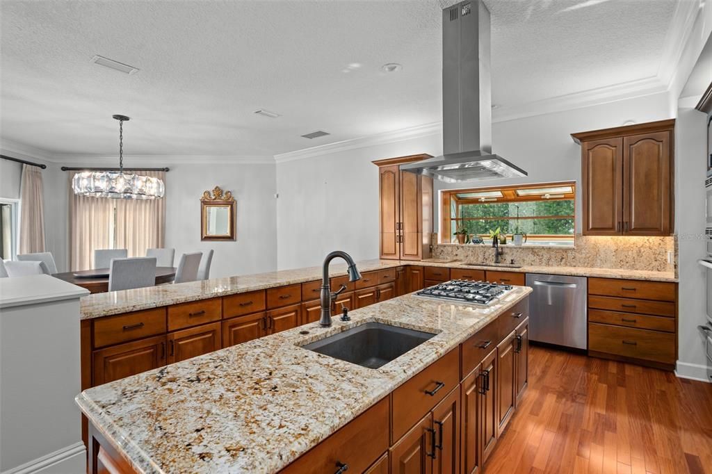 Dining room, Interior, Kitchen, Pendant Lights, Recessed Lighting, Wood Texture Flooring