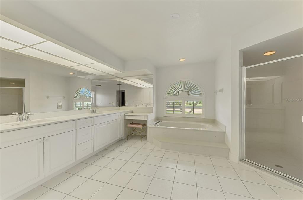 Bathroom, Dual Sink Vanities, Interior, Recessed Lighting