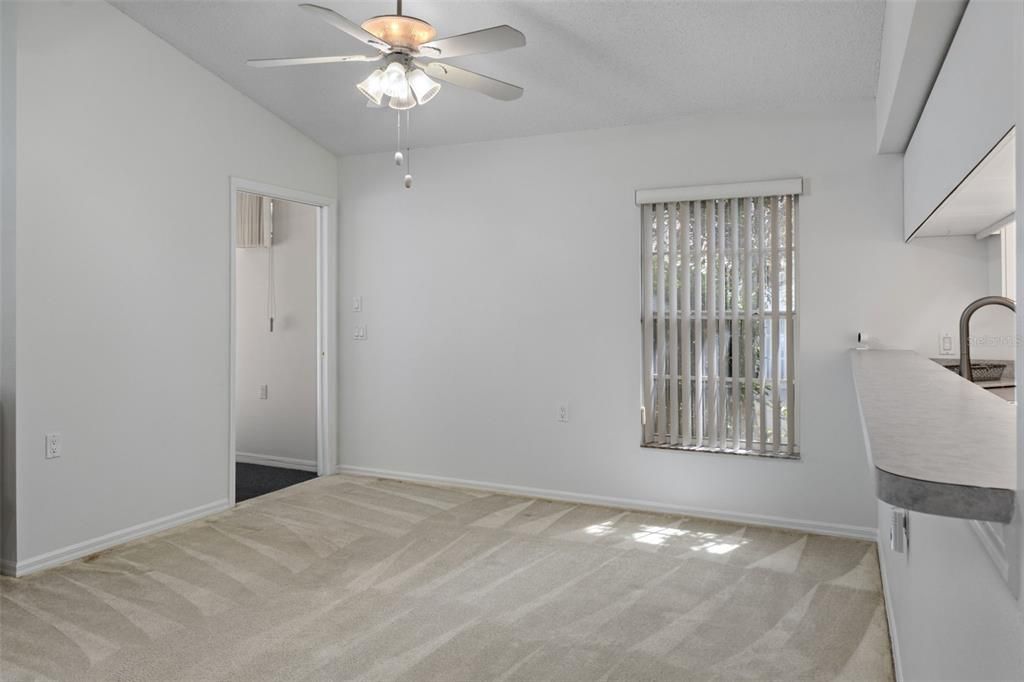 Empty room, Interior