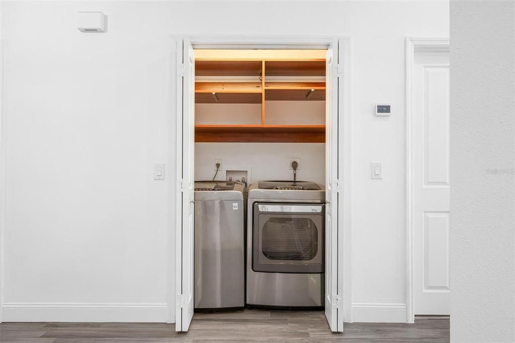 Interior, Washer, Wood Texture Flooring