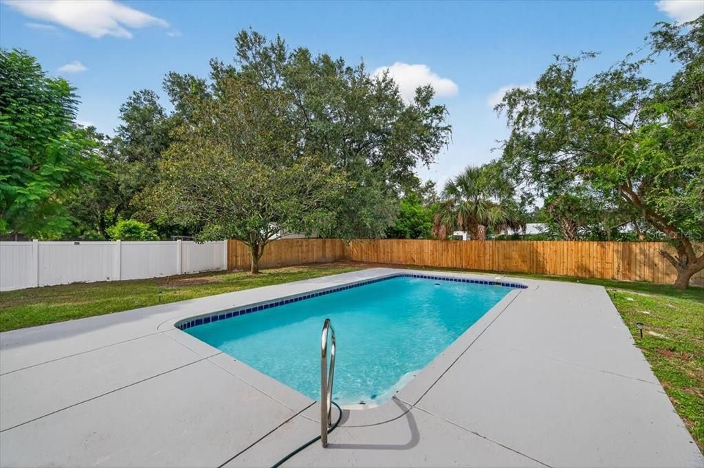 Exterior, Pool