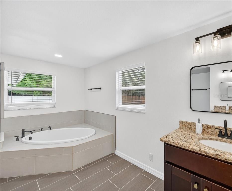 Bathroom, Dual Sink Vanities, Interior, Recessed Lighting