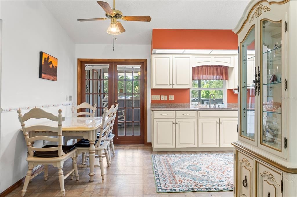 Dining room, Interior