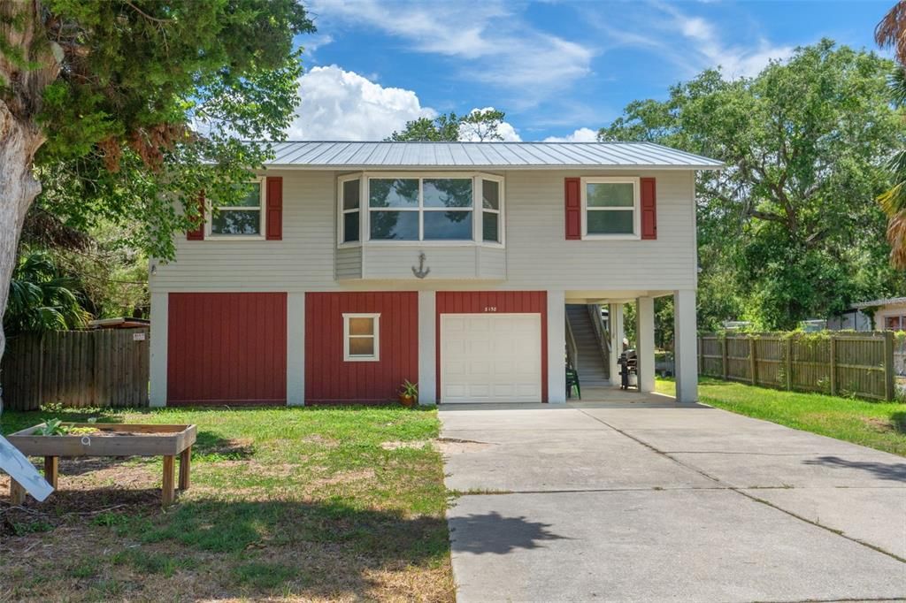 Attached, Exterior, Facade, Raised Ranch