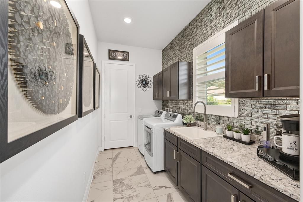Interior, Marble, Recessed Lighting, Washer