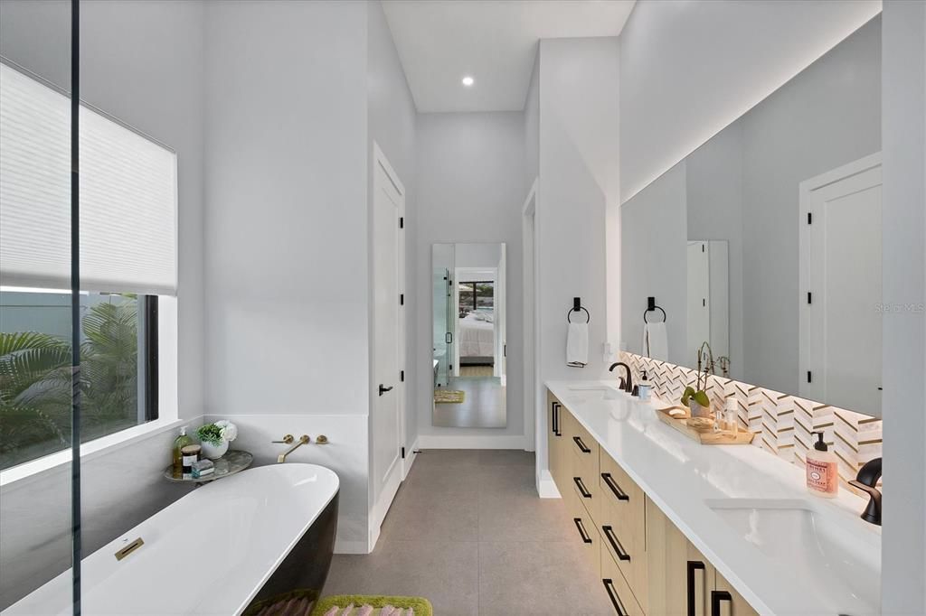 Bathroom, Dual Sink Vanities, Interior, Recessed Lighting